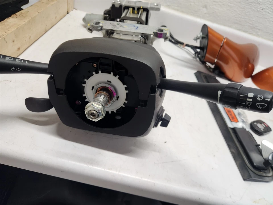 Chevrolet Corvette 2007 columna de dirección inclinación eléctrica telescópica C6 con interruptores Foto 2 de 4