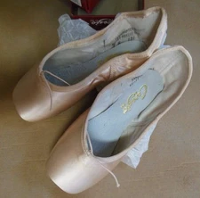  Capezio Aria Pointe Shoes Satin #121 M W WW stretch ribbon/ & elastic included