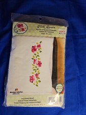 Stamped Embroidery  Design Works Pink Roses PILLOWCASE PAIR T232205