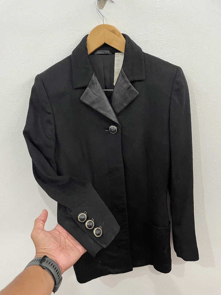 CHAQUETA ESTILO BLAZER DE LANA NEGRA CON RIBETE DE CUERO GIANNI VERSACE Foto 4 de 4