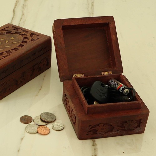 Caja de aperitivos para baratijas de madera Li'Shay con flores talladas - Imagen 6 de 9