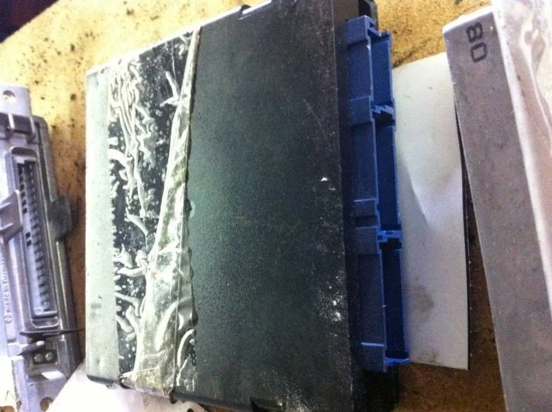 99 00 SILVERADO 1500 CHASSI ECM MÓDULO DE CONTROLE DE CORPO BCM TRAÇO ESQUERDO - Imagem 2 de 4