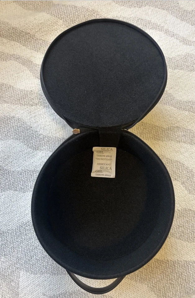 Estuche de viaje MAC Cosmetics redondo brillante sombra de ojos 2025 bolsa de vacaciones NUEVO Foto 4 de 4