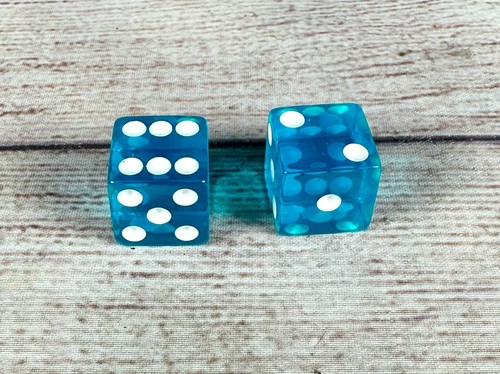Monopoly Game Disney 2001 Edition Clear Blue Dice Replacement Parts Pieces - Picture 2 of 3