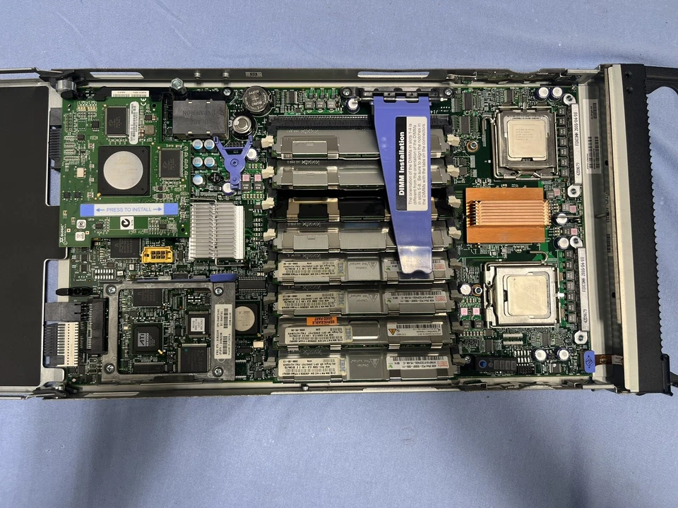 IBM BladeCenter HS21, 2x Intel XEON 06 E5450 3.00GHZ, 8x 4 GB Ram, 43W4015 Foto 2 de 4