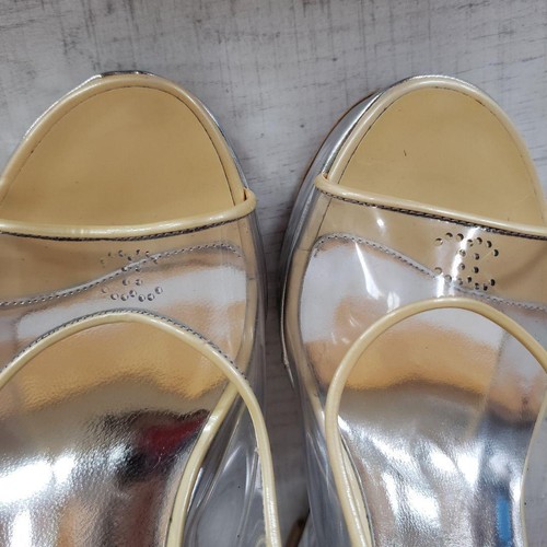 Sandali Chanel zeppa suole Coco Mark argento x trasparente taglia 36,5 US cir... - Foto 14 di 24