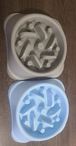 Puzzle Hunde Futternapf 2 Stück, für Katze ausprobiert, funktionierte nicht. 1 Mal benutzt blau.grau neu