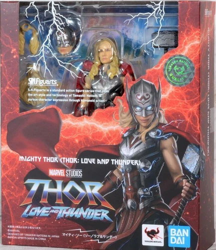 Figura de acción Bandai S.H.Figuarts Mighty Thor Love and Thunder SHF 2022 en mano