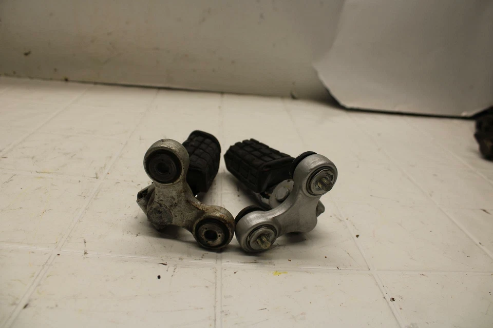 91-96 YAMAHA FJ1200A ABS REPOSAPIÉS DELANTEROS JUEGO CLAVIJAS PELDAÑOS PAR BB07 Foto 2 de 4