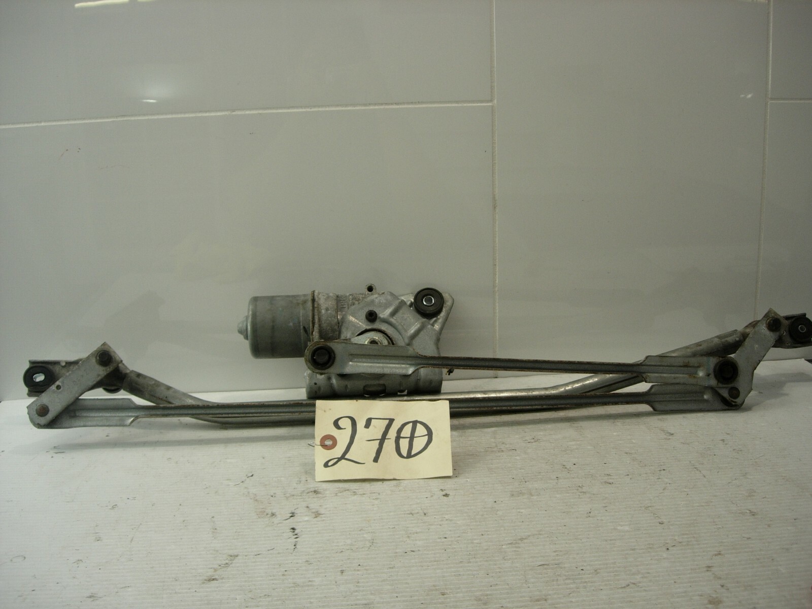 00 - 04 Avalanche Used front Windshield Wiper Motor Linkage Transmission #270-WT