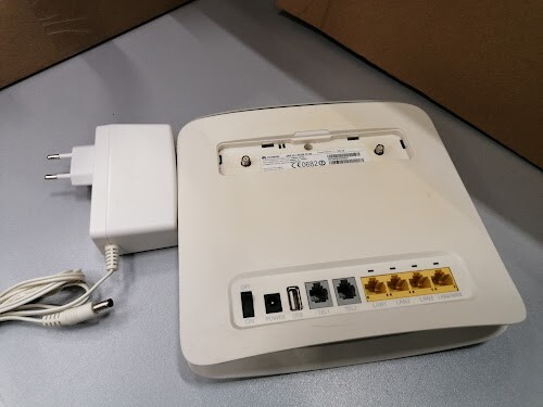 Huawei E5186s-22A E5186 4G LTE Wireless Router LTE CAT 6 300Mbps Used Working - Picture 2 of 4