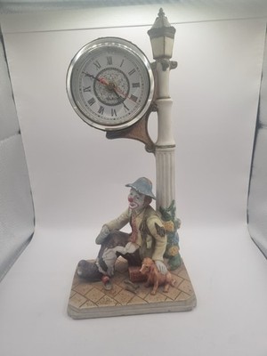 Vintage Clown Quartz Uhr, Hobo sitzend mit Hund & Flasche - funktioniert