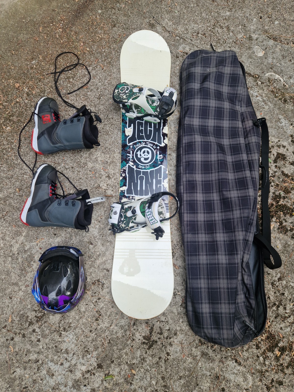 Kit Completo Snowboard  Tavola Technine Attacchi Scarponi Sacca Casco Mascherina