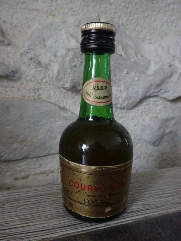 Mignonnette bouteille Courvoisier le cognac de Napoléon 3cl non ouverte pleine - Photo 1/1
