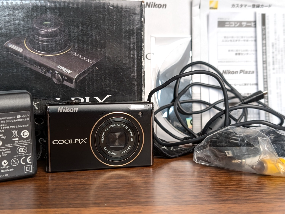 Nikon COOLPIX S640 Black 12.2MP 5x Compact Digital Camera