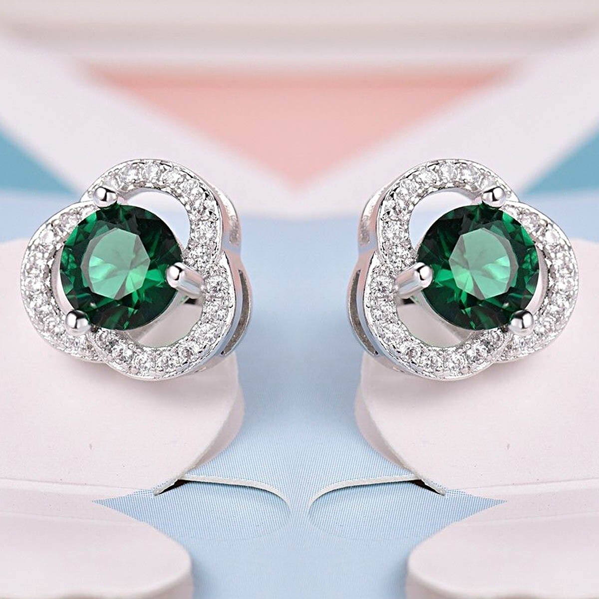 Pendientes de halo de diamantes de simulación y corte esmeralda redondo de 3 ...