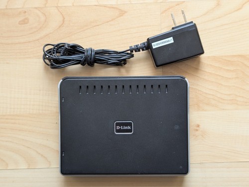 D-LINK 5 PORT DES-1105 10/100 ETHERNET SWITCH W/ AC ADAPTER - FREE SHIPPING! - Picture 2 of 4