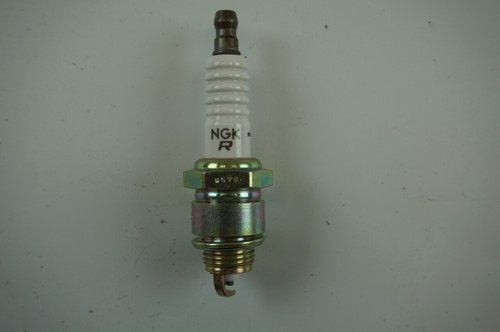 NGK V POWER SPARK PLUGS PACK OF 4 XR45 #4536 NOS - Picture 4 of 4