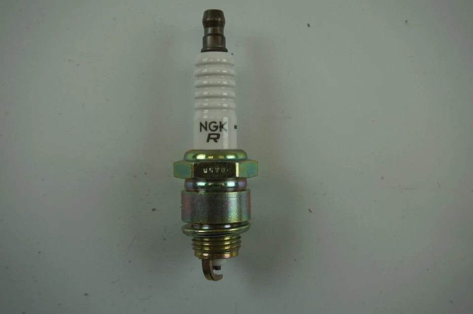 PACK DE 4 BUJÍAS DE ALIMENTACIÓN NGK V XR45 #4536 NOS Foto 4 de 4