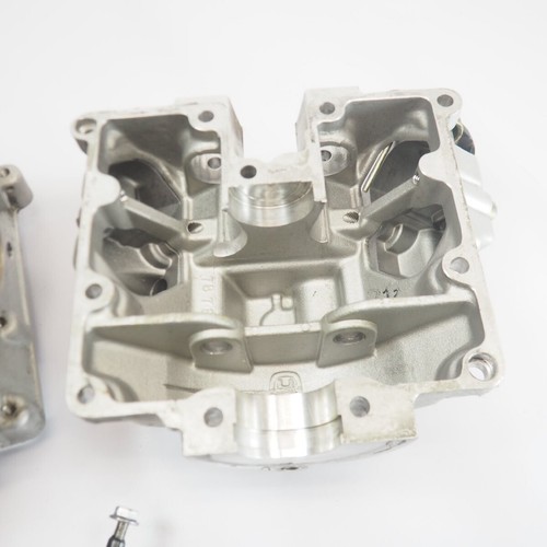 Husqvarna SM610R 2000 Cylinder Head Camshaft Cover Valves Used - Picture 7 of 7