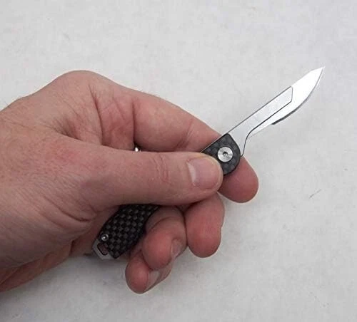 outROAR Gear Folding Scalpel Knife with Carbon Fiber Handle & 10 Replaceable - Picture 4 of 9