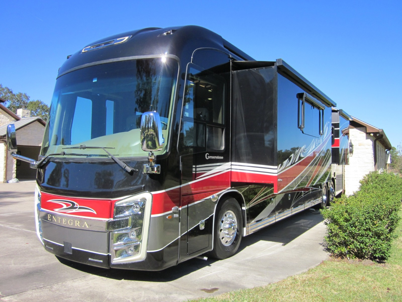 Entegra Coach Cornerstone Series M-45B 605hp Cummins One Owner Low Miles!!