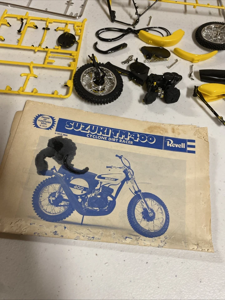 REVELL 1976 SUZUKI TM-400 CYCLONE DIRT RACER MODEL KIT  1/12 SCALE - FOR PARTS - Image 4 of 4