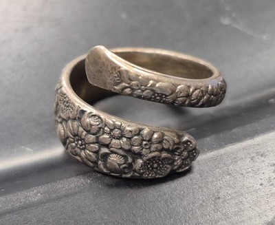 Vintage Sterling 1969 Silver Spoon Repousse Wrap Bypass Ring Floral Motif Sz 6-7