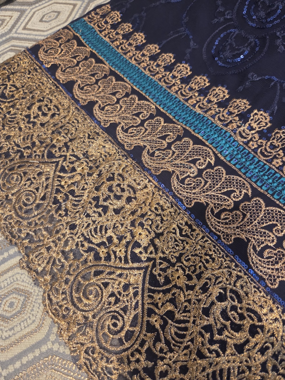 Pakistani Shalwar Kameez - image 3