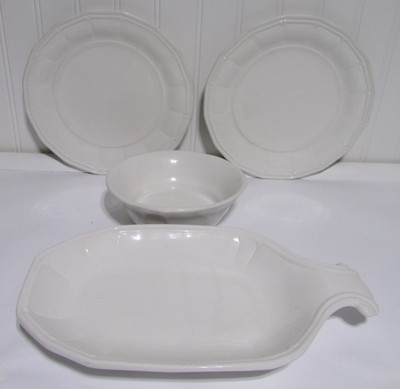 Pfaltzgraff   Providence   Party Plate, Cereal Bowl and Two Luncheon Plates Lot