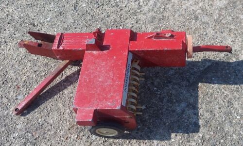 1/16 Ertl  International Harvester Hay Baler Red Tractor Implement Vintage - Picture 1 of 7