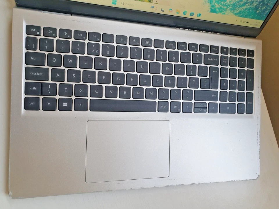 Dell Inspiron 15 3000 3521 15", 4GB RAM, 128GB NVME - Bild 2 von 4