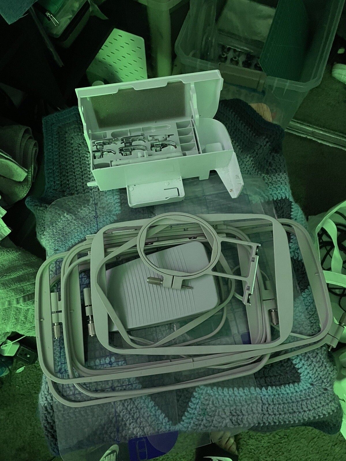 Brother SE1900 Sewing & Embroidery Machine & Extras SewSteady Acrylic