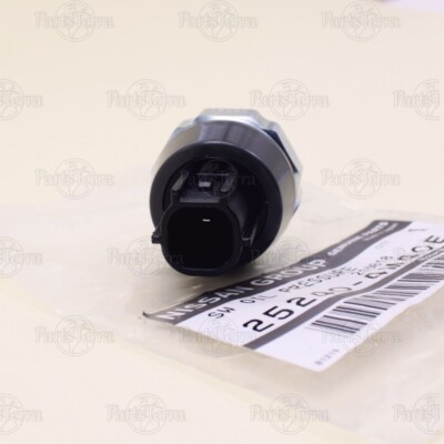 εïз の〜んびり εïз① OEM Genuine Nissan Infiniti Oil Pressure Switch Sending Unit