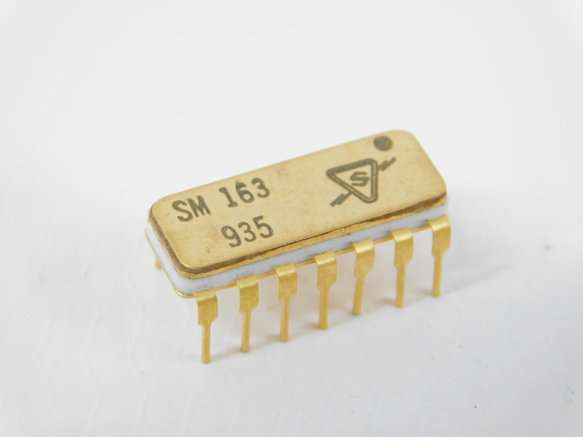 Sylvania SM-163 935 Vintage Gold White Ceramic 14-Pin IC