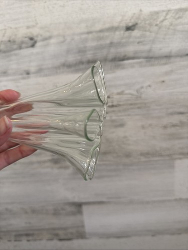 Vintage Kunst Glas Knospen Vase mit grünem Rand & Zinnsockel Taschentuch Rüsche - Bild 3 von 14