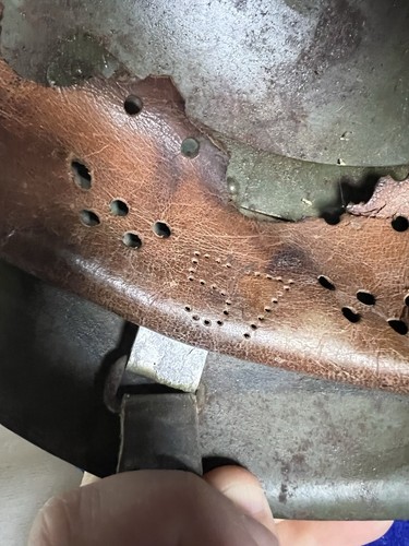 Elmetto Italiano M33 Bellico WW2 tracce Fregio Artiglieria - Foto 12 di 14