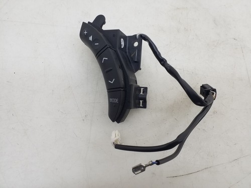 TOYOTA PREVIA R3 Lenkradknöpfe / -schalter 8424758010 8424758010 2.00 20979979