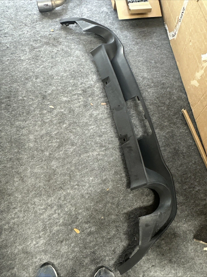 Silenciador de stock VW GTI 2023 con difusor 5WA253611AD Foto 3 de 4