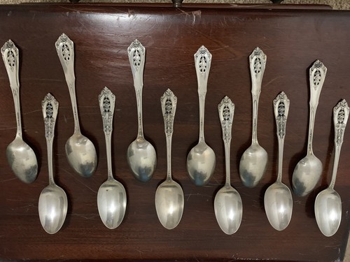 Vintage Rosepoint by Wallace Sterling Silver 90 Piece Silverware Set w/ Box. - Picture 3 of 10
