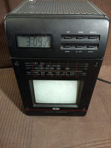 ICE TV1005 4,5 Zoll Black/White CRT TV AM/FM Receiver mit Uhr - Bild 2 von 11