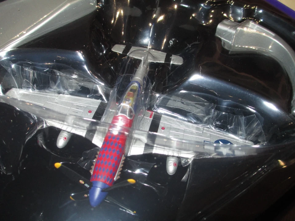 CORGI AVIATION 1:72 NORTH AMERICAN P-51D MUSTANG  44-15152/QI-T  JERSEY JERK - Image 4 of 4