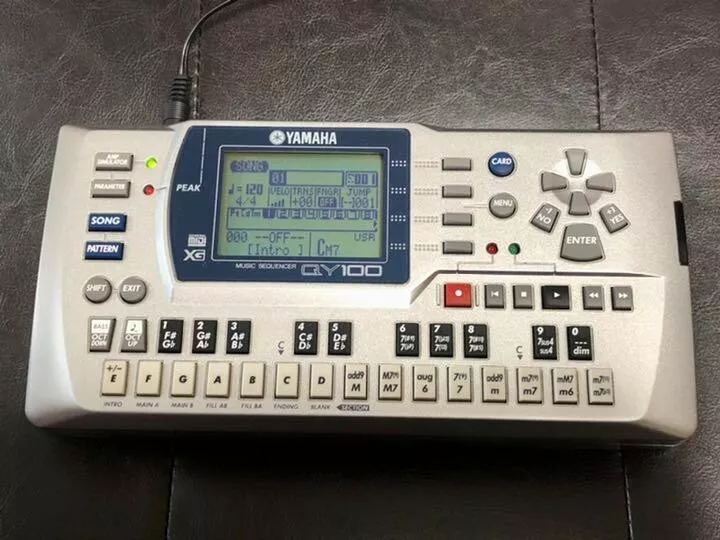 YAMAHA QY100 Workstation Sequencer MIDI QY-100