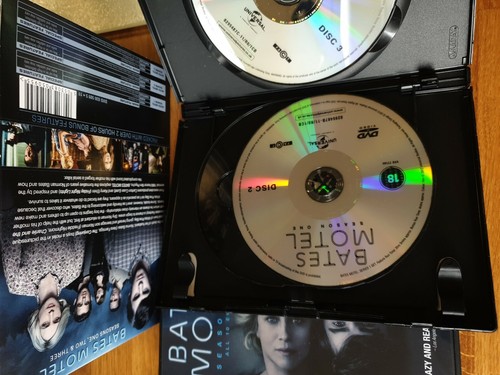 Bates Motel Season 1-3 DVD Box Set (Vera Farmiga, Freddie Highmore) Pristine! - Picture 3 of 8
