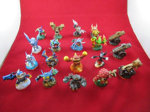 Skylanders Giants set completo 48 figurine / con 3 oggetti magici - Foto 3 di 3