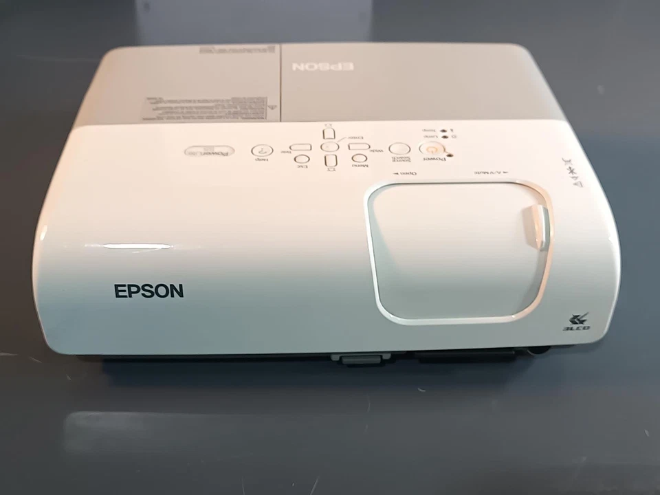 Epson PowerLite S5 Multimedia Projector – 2000 Lumens SVGA - Image 3 of 4