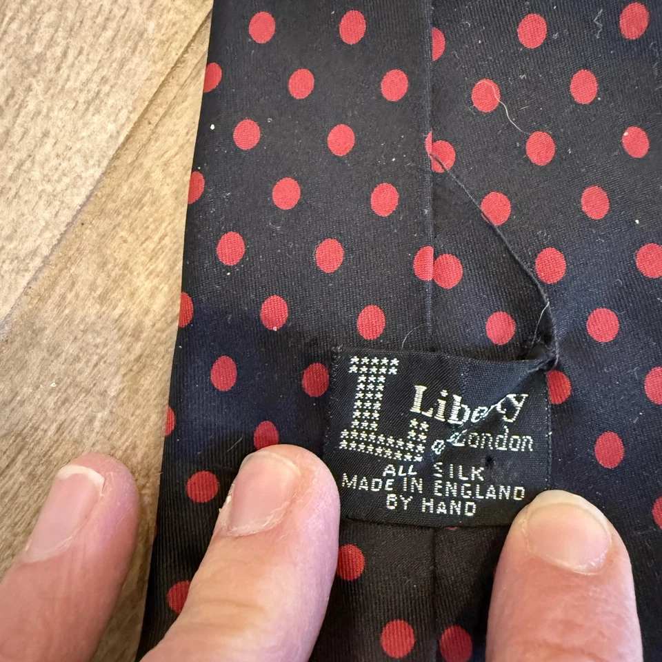 Corbata Liberty of London para hombre talla única negra roja a lunares toda seda hecha en Inglaterra Foto 4 de 4