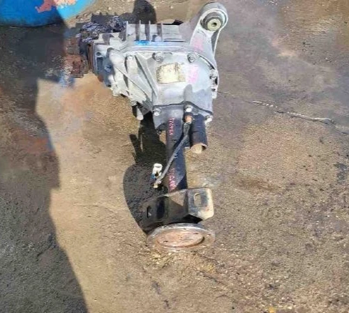 1992-1997 Chevrolet Suburban 1500 Front Axle Differential Carrier 3.73 Ratio - Image 2 of 3