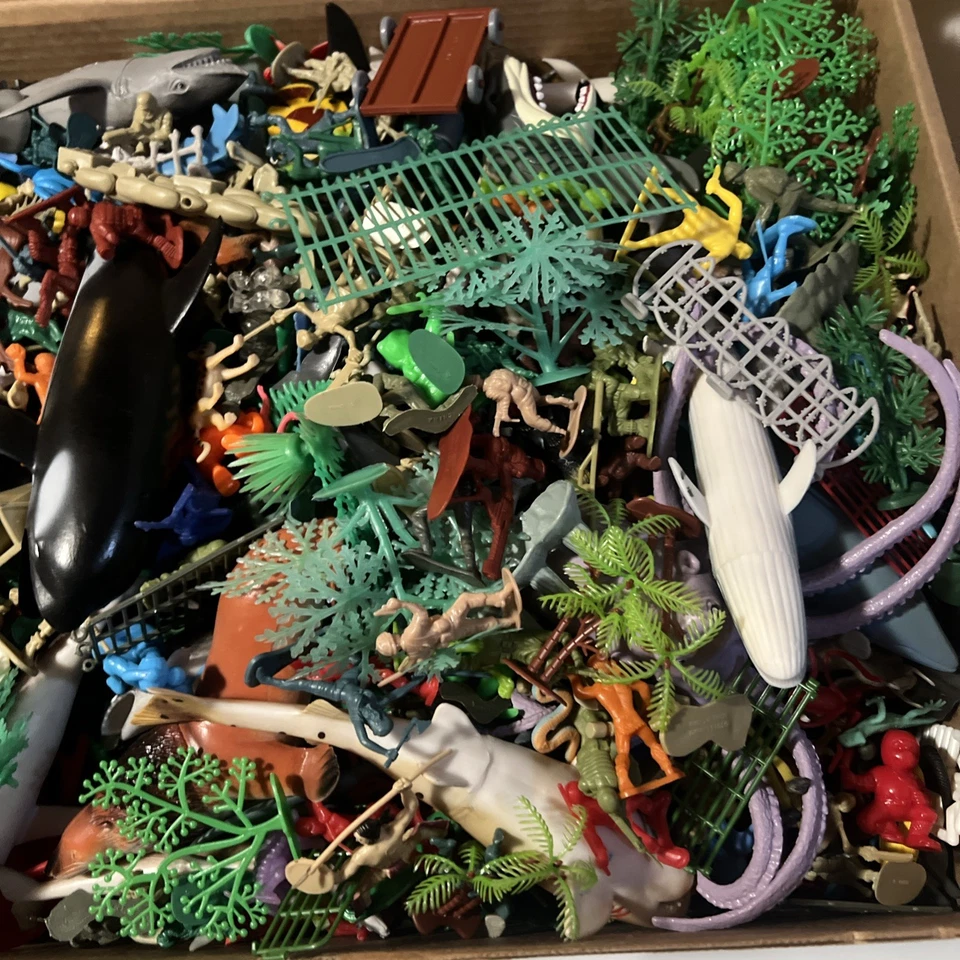 ENORME Lote de 17 lb+ Plástico Ejército Hombres, Animales, Zombis, Vaqueros etc. Foto 3 de 4