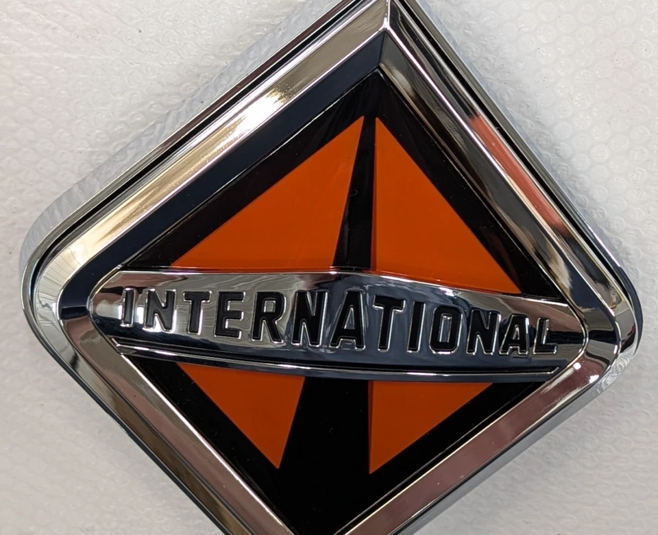 Adorno con logotipo de emblema de capó de camión genuino internacional diamante montaje de perno de carretera Foto 3 de 4